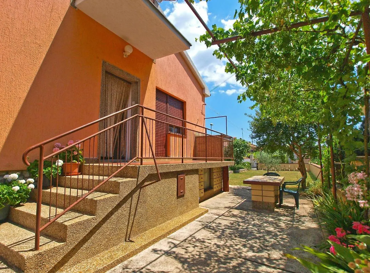 Rooms Nada 1141 Fažana Πανσιόν